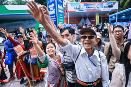 Bùng nổ tour du lịch nước ngoài ưu đãi, tour nội địa giảm giá 