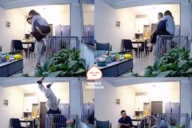 Video: Chồng cõng vợ vui đùa không ngờ ngã vào chuồng chó
