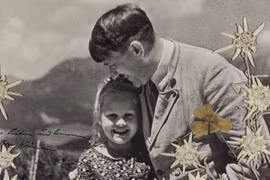 Bí mật sau bức ảnh sốc chưa từng thấy của trùm phát xít Hitler