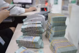 Gửi tiền ngân hàng đại gia Việt ngồi yên cũng thu về trăm tỷ 