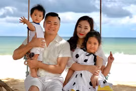 NSND Tự Long hạnh phúc bên vợ giáo viên xinh đẹp và các con