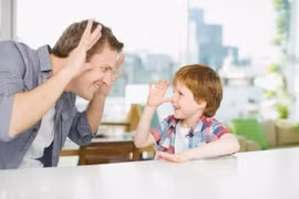 Cách nói chuyện giúp cha mẹ dễ dàng khiến trẻ chịu lắng nghe