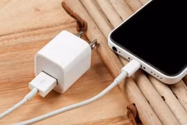 Không sạc iPhone bằng cách này nếu không muốn bị chai pin, phát nổ