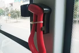 Lo ngại dụng cụ thoát hiểm trên xe ô tô chỉ để đối phó