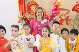 Giáo viên nước ngoài sốc văn hóa khi lần đầu đón Tết Việt Nam