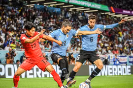 Hàn Quốc chia điểm đáng tiếc với Uruguay, thần may mắn quay mặt