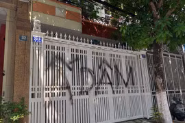 Gallery - Khởi tố Nguyễn Hữu Linh dâm ô trẻ em - image 4