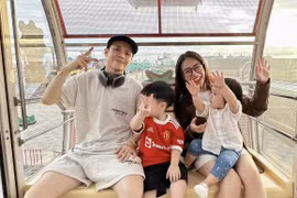 Cháu ngoại Minh Nhựa đã lớn, tự tin tạo dáng cực chất