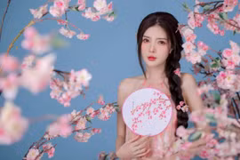 Vẻ quyến rũ khó cưỡng của gái xinh được mệnh danh "búp bê Việt"