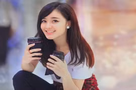 Nhan sắc vi diệu của hot girl vừa đi xe vừa hát rap