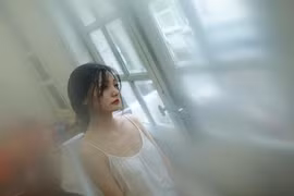 Hot girl Bách Khoa buồn phiền mách mẹ vì bị chê “ngực lép“