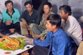 Chơi sang như Lộc Fuho mua cua hoàng đế mở tiệc đãi thợ