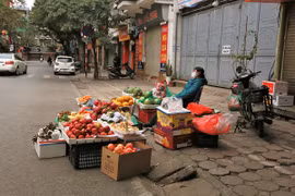 Chợ dân sinh đầu năm: Khách mua vắng hoe, chủ hàng ngủ gật