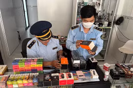 Đồng Tháp: Phát hiện cơ sở kinh doanh máy thuốc lá điện tử nhập lậu