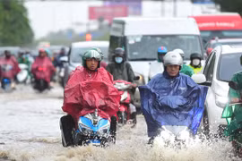 Áp thấp hình thành ở Biển Đông, Nam Bộ mưa to, Bắc Bộ mát như mùa thu