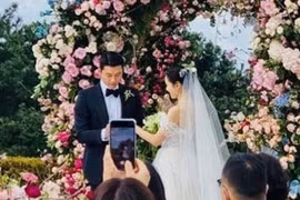 Hot nhất trong ngày: Hyun Bin trao nhẫn cho Son Ye Jin trong hôn lễ