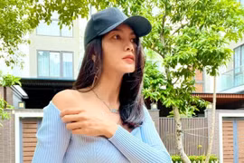 Siêu mẫu Anh Thư tuổi 40: Vóc dáng gợi cảm, cơ bụng “mê hoặc“