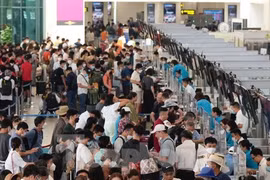 'Biển người' làm thủ tục tại sân bay Nội Bài trong ngày đầu nghỉ lễ 2/9