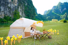 Thung lũng xanh cách Hà Nội 130km, khách tới ăn đặc sản, cắm trại