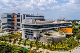 Doanh thủ nghìn tỷ, học phí ĐH Văn Lang đắt cỡ nào?