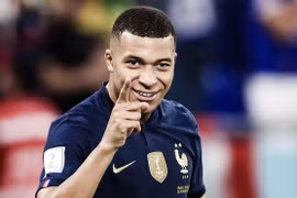 Hậu vệ tuyển Pháp có thống kê chỉ thua Zidane khi ra mắt