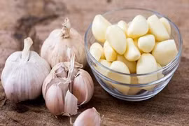 Đốt vài củ tỏi để giữa nhà, phát huy công dụng tuyệt