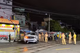 Tàu hỏa va chạm xe ô tô, 2 người thiệt mạng