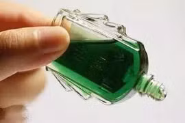 Suýt mù vì... nhỏ nhầm dầu gió vào mắt