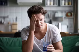Sốt, đau đầu tưởng cảm cúm... hoá ra viêm mũi xoang cấp mủ