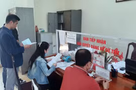 Bỏ sổ hộ khẩu và "gánh nặng" xác nhận cư trú