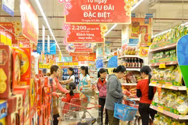 Giá hàng hóa Tết Nguyên đán năm nay có khan hiếm, giá ra sao? 