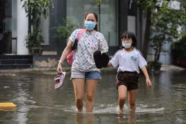  Nhiều khu dân cư ở TPHCM trở thành "ốc đảo" vì triều cường 