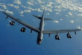  Mỹ đem B-52 bay gần các đảo nhân tạo ở Biển Đông