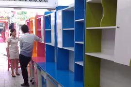 Mỏi cổ, còng lưng vì bàn học ở nhà