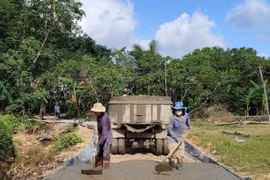 Gói thầu nâng cấp đường nội đồng tại Đức Tài về tay Cty Ngọc Công