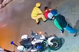 Xác minh CSGT huyện Bình Chánh quật ngã người dân trên đường