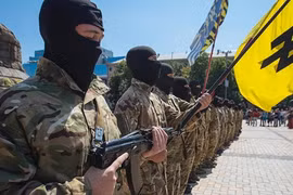 Tiểu đoàn phát xít mới Azov thề tái chiếm Donbass, Crimea