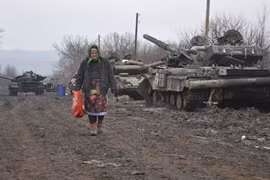 Khi chính quyền Ukraine “bắn vào quá khứ”...