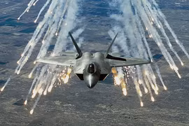 F-22 đấu với HQ-9: “Mèo nào cắn mỉu nào” ở Biển Đông?