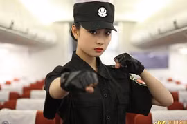 Nữ tiếp viên hàng không TQ: “Bông hồng có gai“