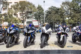 Hơn 500 môtô phân khối lớn náo động đất Tây Đô