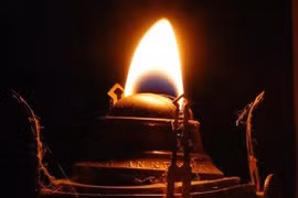 Ngọn đèn ngàn năm không tắt được người xưa tạo ra thế nào?
