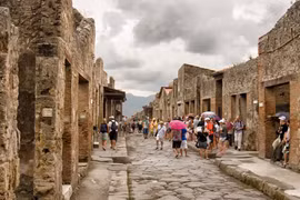 Bên trong thành phố cổ Pompeii bị núi lửa chôn vùi
