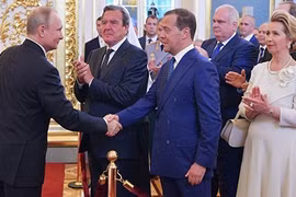 Vì sao ông Medvedev tiếp tục được đề cử Thủ tướng Nga?