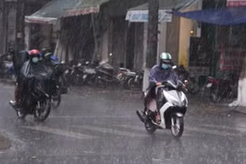 Dự báo thời tiết 29/5: Hà Nội mưa dông, đề phòng lốc sét