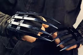 Vũ khí móng vuốt đáng sợ của Ninja lợi hại cỡ nào? 