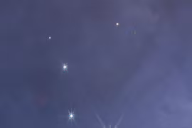 “Mắt thần” NASA tóm hành tinh đôi quái dị hiện hình từ hư không