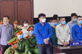 Xét xử 9 bị cáo làm, tàng trữ và lưu hành tiền giả