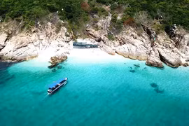 Khám phá vẻ đẹp hoang sơ của đảo Bình Hưng