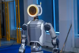 Top 8 robot thông minh trên thế giới khiến con người kinh ngạc